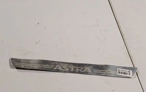 Opel Astra H Rear sill trim cover 498166255