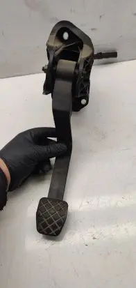 Volkswagen PASSAT B6 Clutch pedal 3C1721059L