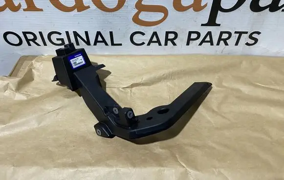 Volvo XC40 Fender mounting bracket 32234762