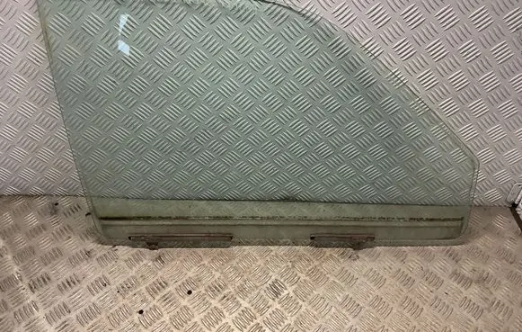 Mitsubishi Pajero Sport I Front door window glass four-door