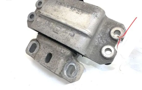 Engine mount vacuum valve