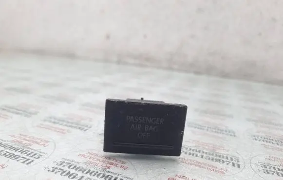 Volkswagen Touareg I Passenger airbag on/off switch 7L6919235A