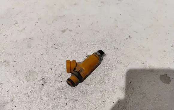 Subaru Impreza I Fuel injector