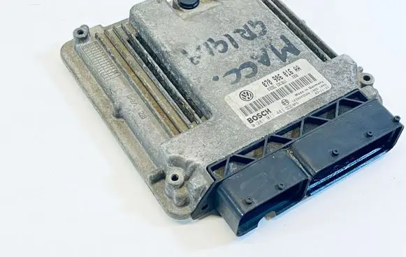 Volkswagen Touareg I Engine control unit/module 070906016AA 0281011481