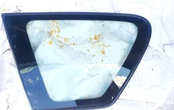 Toyota Avensis Verso Rear side window