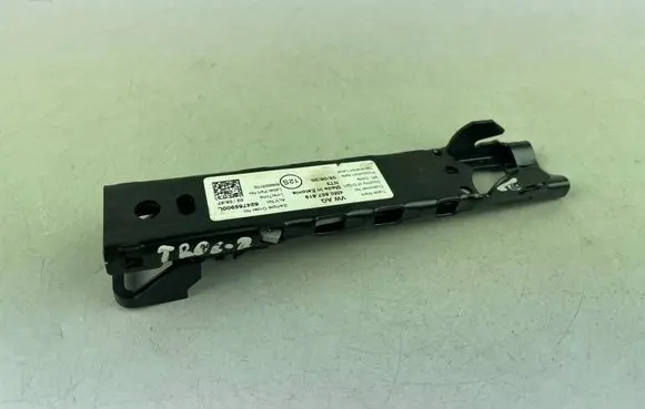 Volkswagen T-Roc Seat belt height adjuster 4M0857819