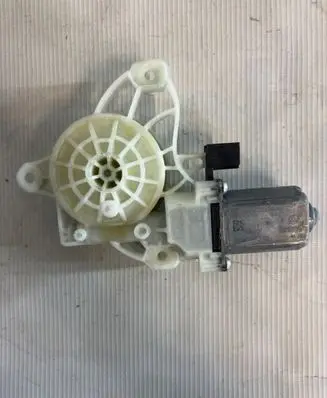 Mercedes-Benz GLE W167 Front door window regulator motor A0009065706