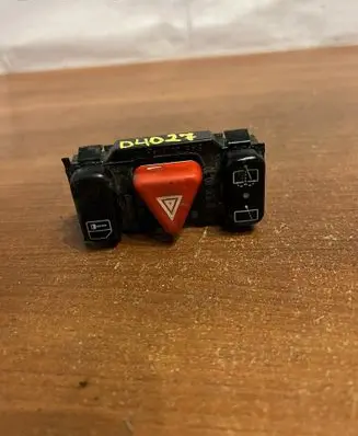 Mercedes-Benz E W210 Hazard light switch 2108208010 D4027