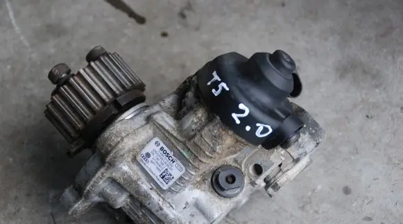 Volkswagen Transporter - Caravelle T5 Fuel injection high pressure pump 0445010520