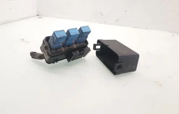 Nissan Navara D40 Relay mounting block 