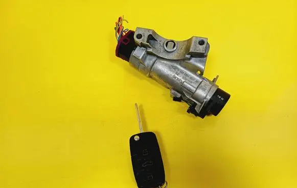 Audi A4 S4 B6 8E 8H Ignition lock 4B0905851B