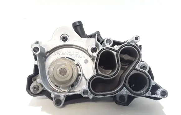 Volkswagen Golf VII Water pump 04E121042 04E109111J