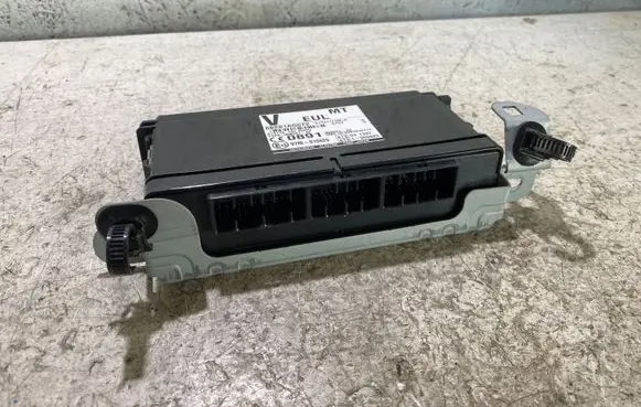 Subaru Outback Comfort/convenience module 88281AG672 97RI010625 X1T21173M1A