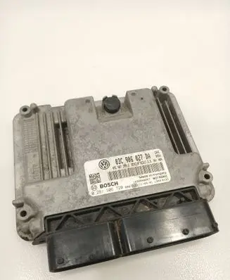 Volkswagen Touran II Engine control unit/module 03C906027DA 03C907309G 0261S06720