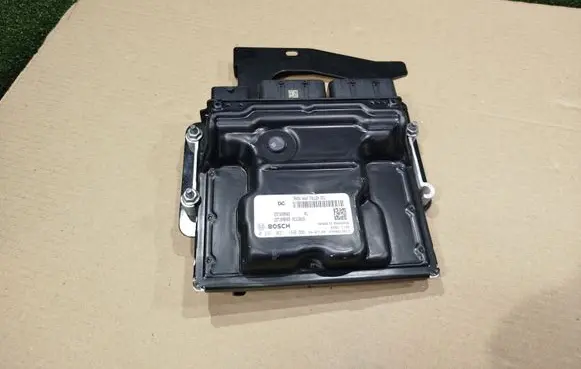 Renault Trafic III (X82) Engine control unit/module 237109896S 0281021160 237109895S