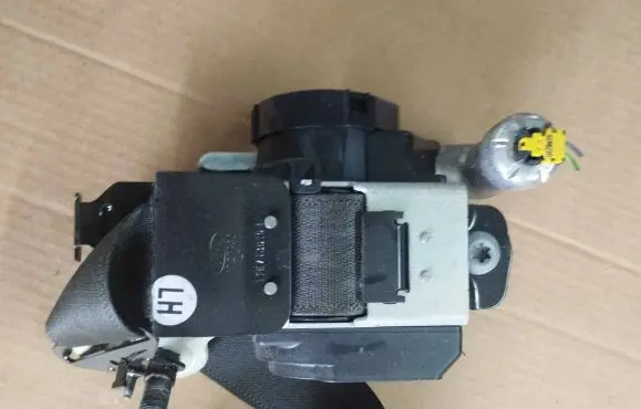 Ford Mondeo MK V Front seatbelt 1034787 61429234 0589P1000332
