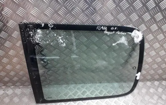 Peugeot Partner Rear side window