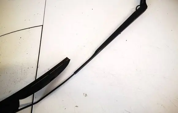 Nissan X-Trail T30 Front wiper blade arm
