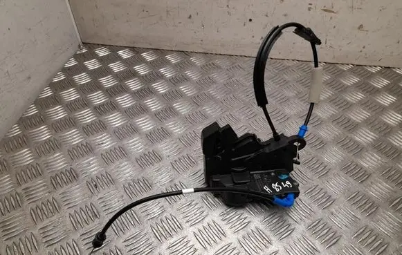 Opel Astra L Front door lock 9835556980