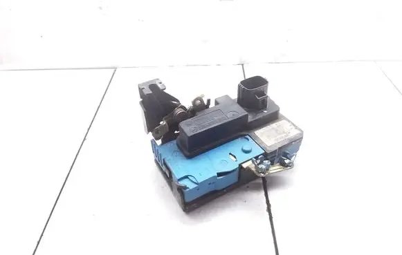 Volvo S60 Front door lock 8650544