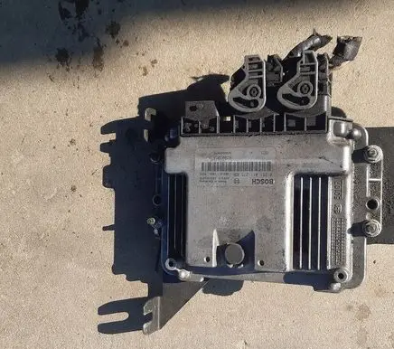 Renault Megane II Engine control unit/module ECU 8200305678