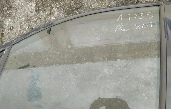 Peugeot 807 Front door window glass four-door