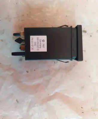 Volkswagen PASSAT B8 Windscreen/window heater switch 3B0959621D