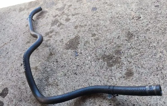 Chrysler 300 - 300C Engine coolant pipe/hose