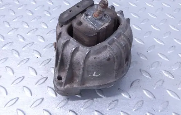 BMW 1 E81 E87 Engine mount bracket 6768800 6768799