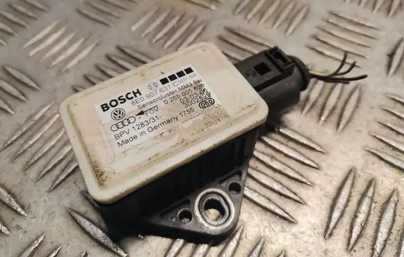 Audi A4 S4 B7 8E 8H Yaw turn rate sensor 8E0907637C