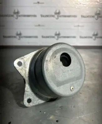 Opel Vectra C Engine mount bracket V05729