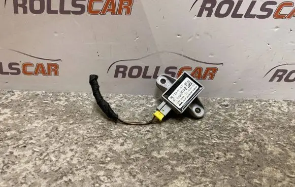 Mercedes-Benz C W204 Airbag deployment crash/impact sensor A2048210651 56054047AB