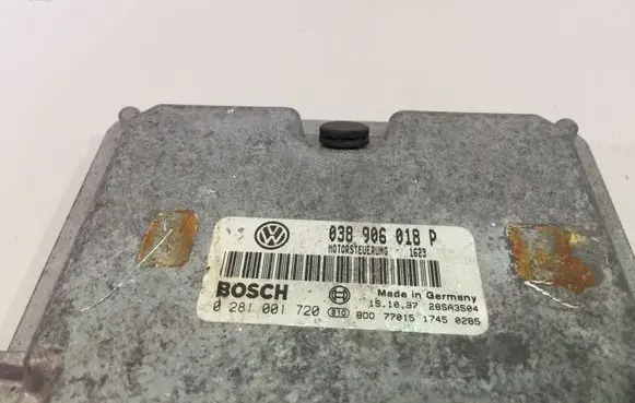 Volkswagen PASSAT B5 Engine control unit/module 038906018P 0281001720