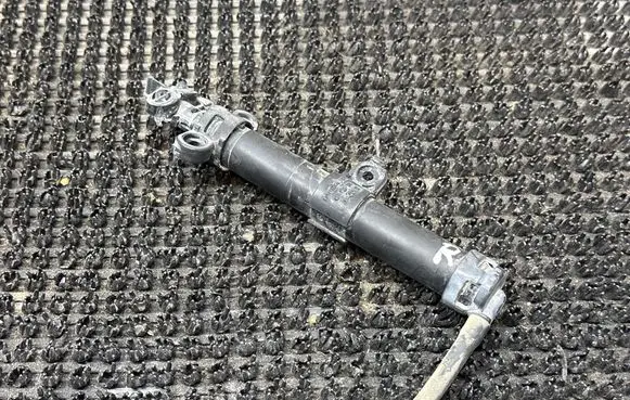 Jaguar XJL Headlight washer spray nozzle C72DC
