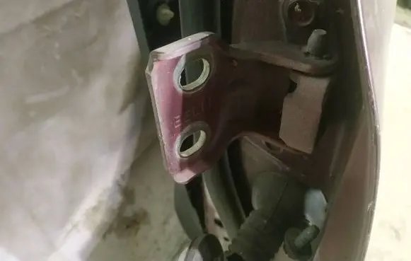 Opel Frontera B Front door upper hinge 
