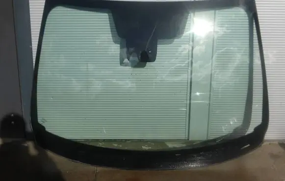 Nissan Qashqai Front windscreen/windshield window 