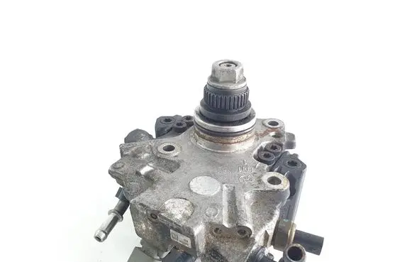 Mercedes-Benz E W212 Fuel injection high pressure pump A6510700701 28252614