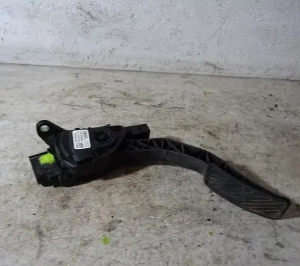 Ford Courier Accelerator throttle pedal 8V21-9F836-AC