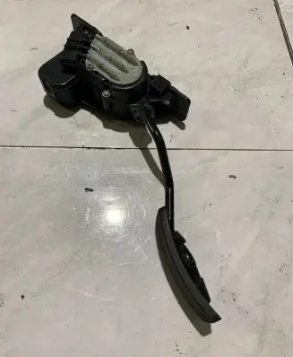 Mitsubishi Grandis Accelerator throttle pedal APM30005 6Y080398