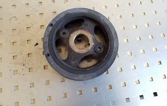 Toyota Avensis T270 Crankshaft pulley
