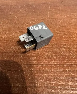 Mercedes-Benz A W169 Other relay A0025422619 D682