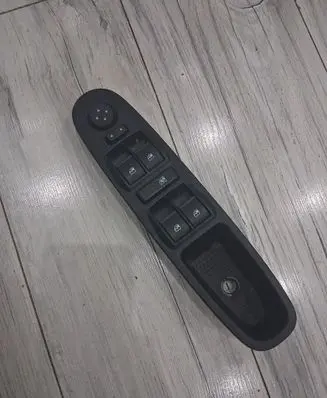 Lancia Ypsilon Electric window control switch 735531346
