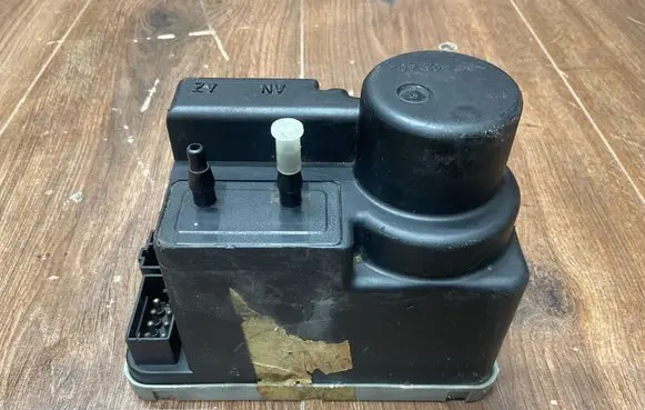 Mercedes-Benz C W202 Central locking vacuum pump 2028001248