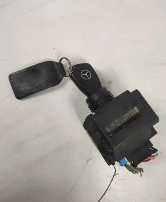Mercedes-Benz C W203 Ignition lock 2035450508 33002403 33002404