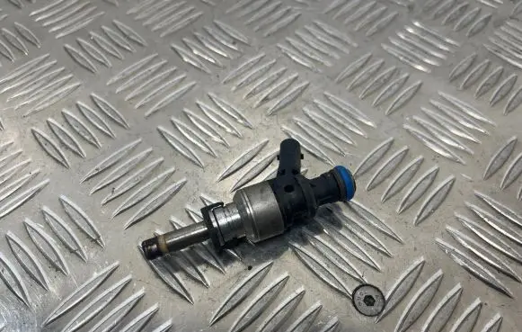 Audi A8 S8 D4 4H Fuel injector 079036G