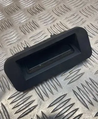 Tailgate opening switch