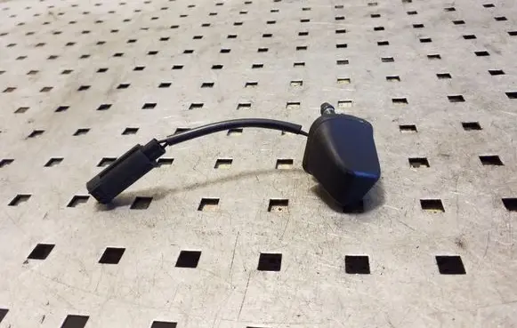 BMW 3 E90 E91 Windshield washer spray nozzle 