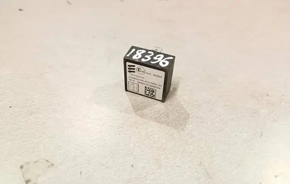 Volkswagen Golf VII Other relay 10R020944 221000327300