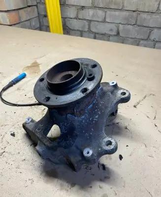 BMW 5 E60 E61 Front wheel hub 6760953L