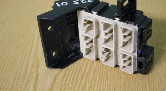 Toyota Avensis T250 Fuse box set 8273405020